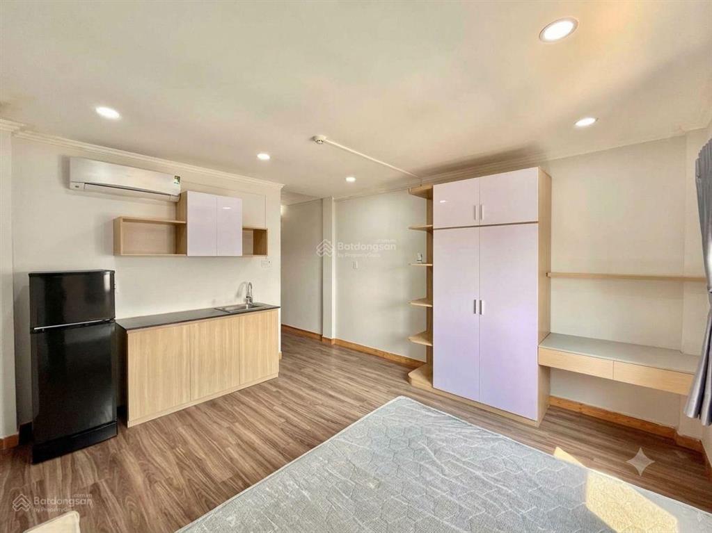Căn hộ cho thuê 30m2 full nội thất, cửa sổ trời, ngay chợ bà chiểu gần quận 1 ở đường bùi hữu nghĩa
