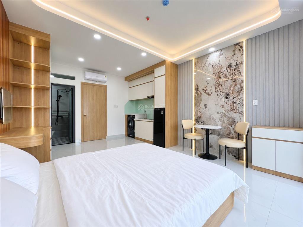 Cho thuê căn hộ ban công, máy giặt riêng 38m2 mới 100% ở đường vạn kiếp gần chợ bà chiểu, quận 1