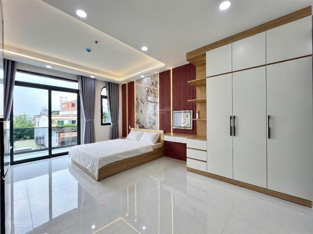 Cho thuê căn hộ ban công, máy giặt riêng 38m2 mới 100% ở đường vạn kiếp gần chợ bà chiểu, quận 1