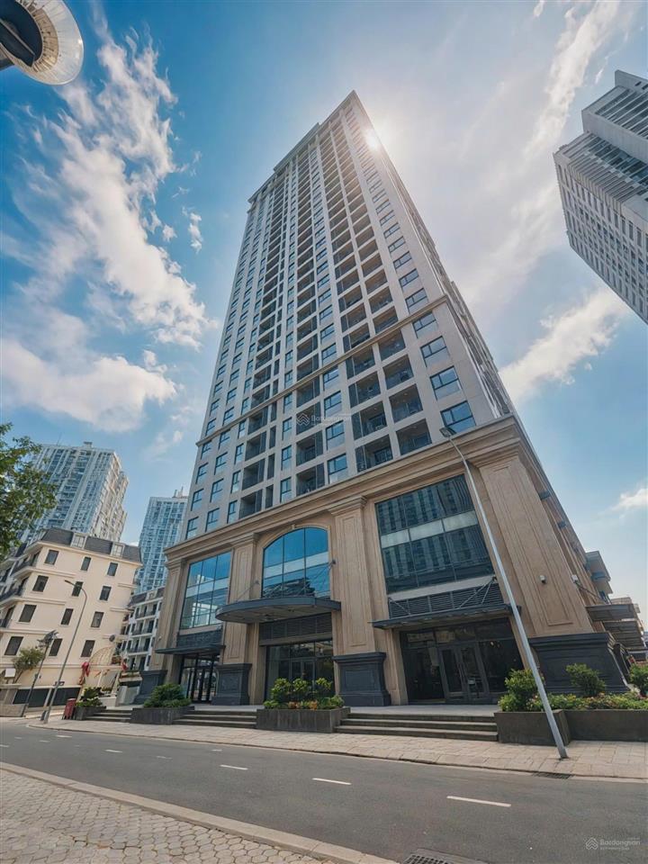 Cho thuê văn phòng tại the charm an hưng, 200 nghìn/m2, 600 m2, đẹp, nhiều tiện ích có cắt nhỏ