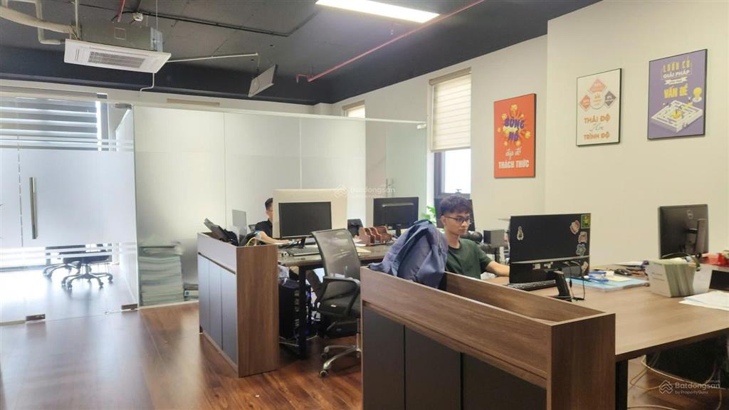 Bán sàn văn phòng 100m2 sổ đỏ lâu dài tại đường lê văn lương kéo dài