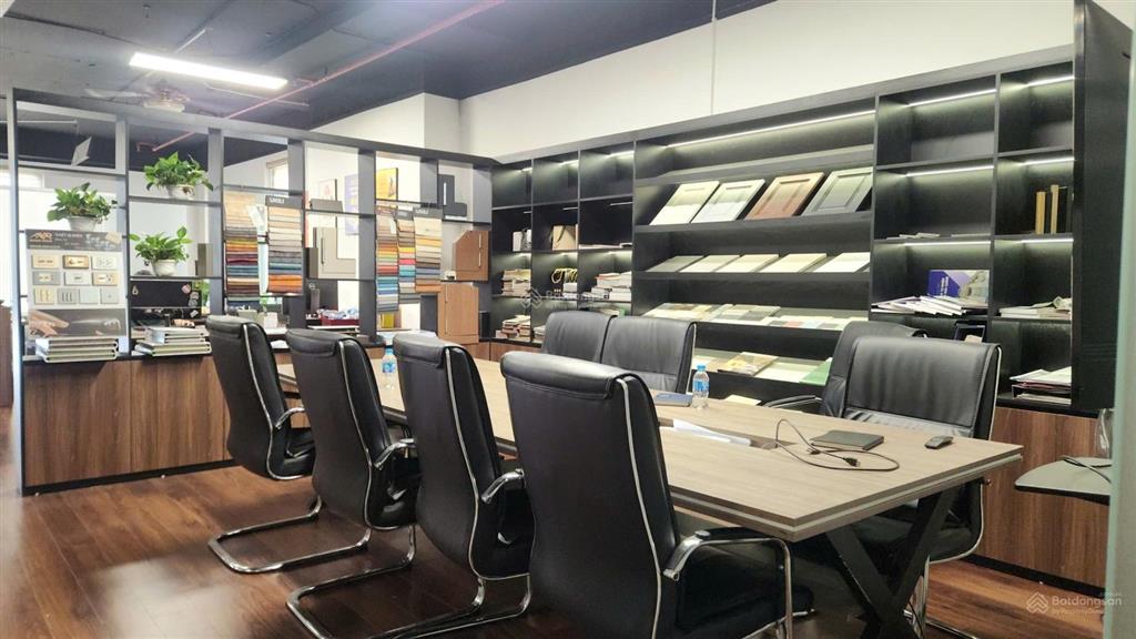 Bán sàn văn phòng 100m2 sổ đỏ lâu dài tại đường lê văn lương kéo dài