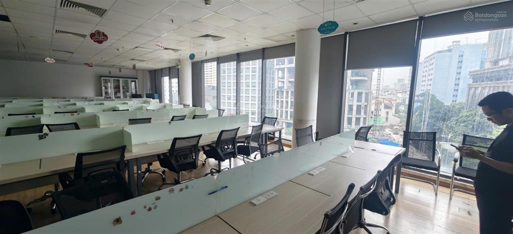 Cho thuê văn phòng tại mặt đường lê văn lương, 230m2, q. thanh xuân, hn, hot
