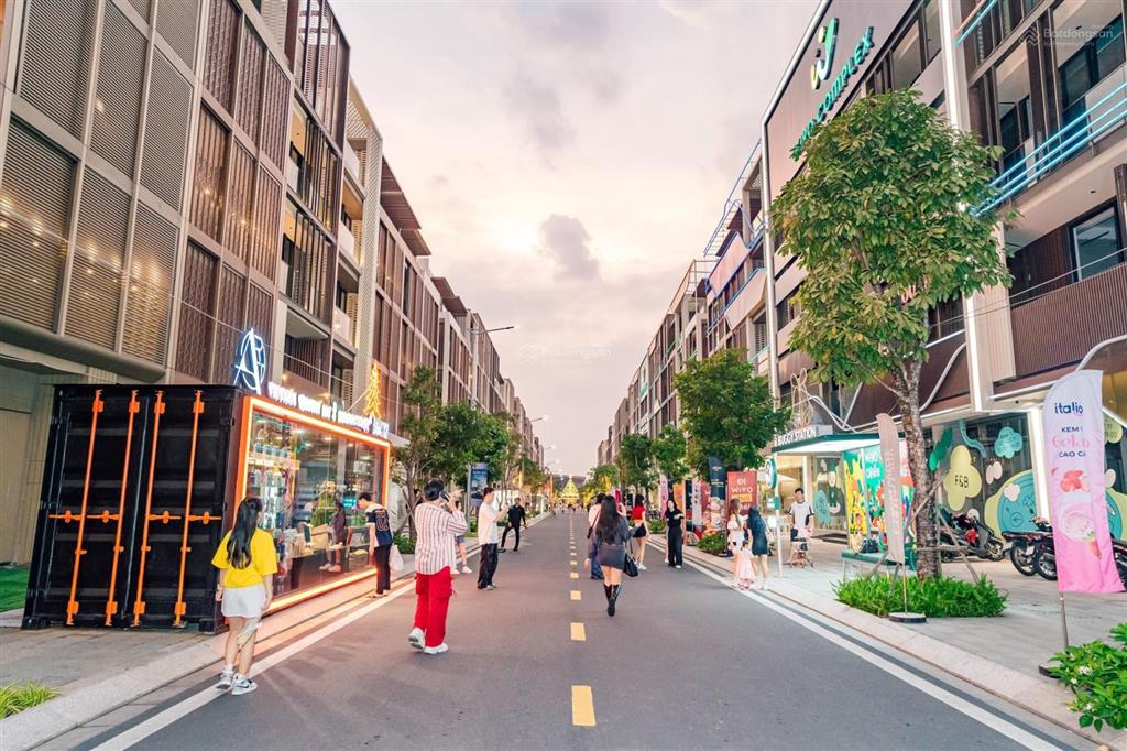 Ngon nhất the global city ! chính chủ bán lk541 giá 32 tỷ all in, trục n3c phố đi bộ wiyo complex