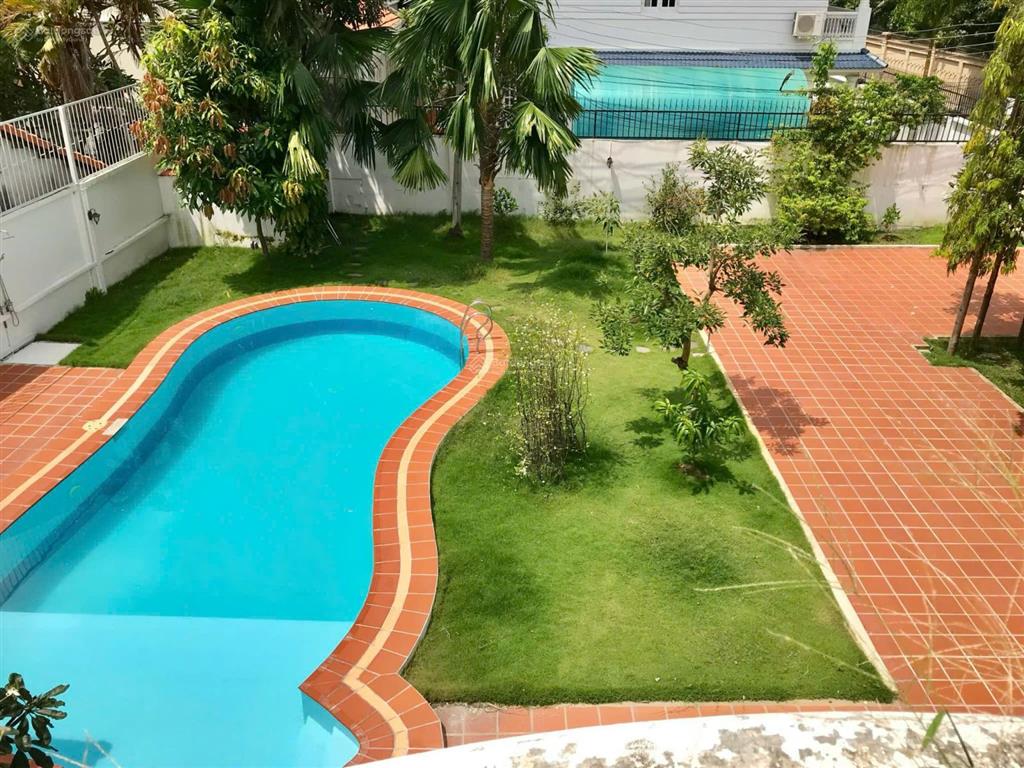 Bán gấp biệt thự rẻ nhất nguyễn văn hưởng! 25x40m  hồ bơi sân vườn siêu lớn  chạy bộ trong nhà