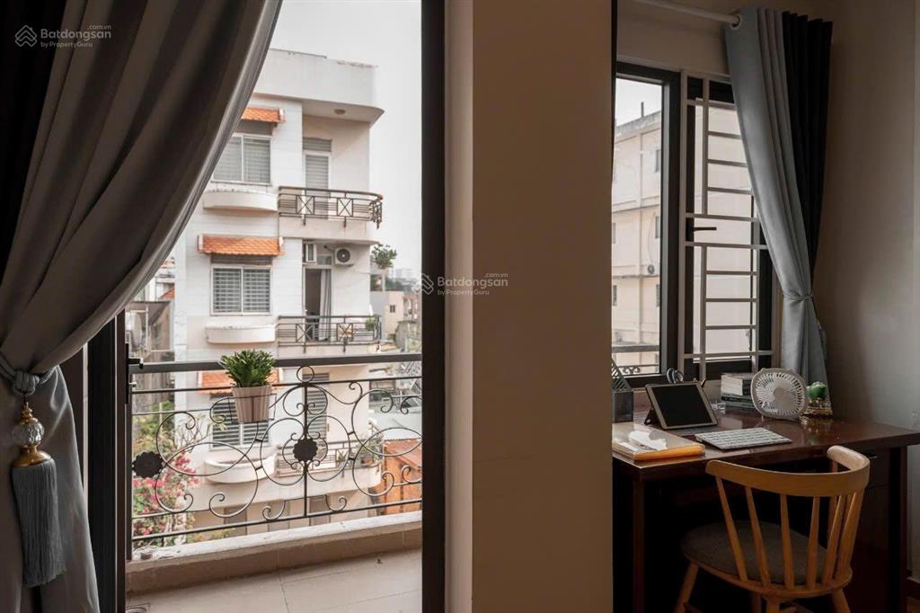 Cho thuê căn hộ 1 phòng ngủ full nội thất ban công ngay sân bay tân sơn nhất tân bình