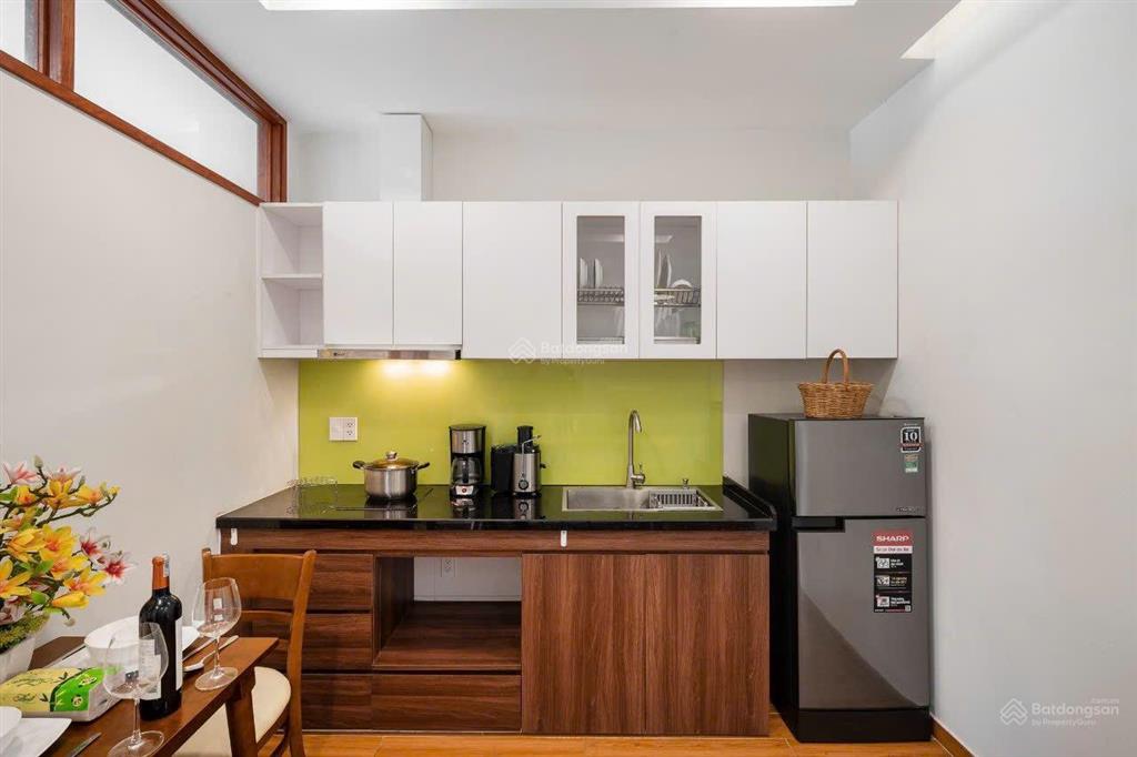 Cho thuê căn hộ 1 phòng ngủ full nội thất ban công ngay sân bay tân sơn nhất tân bình