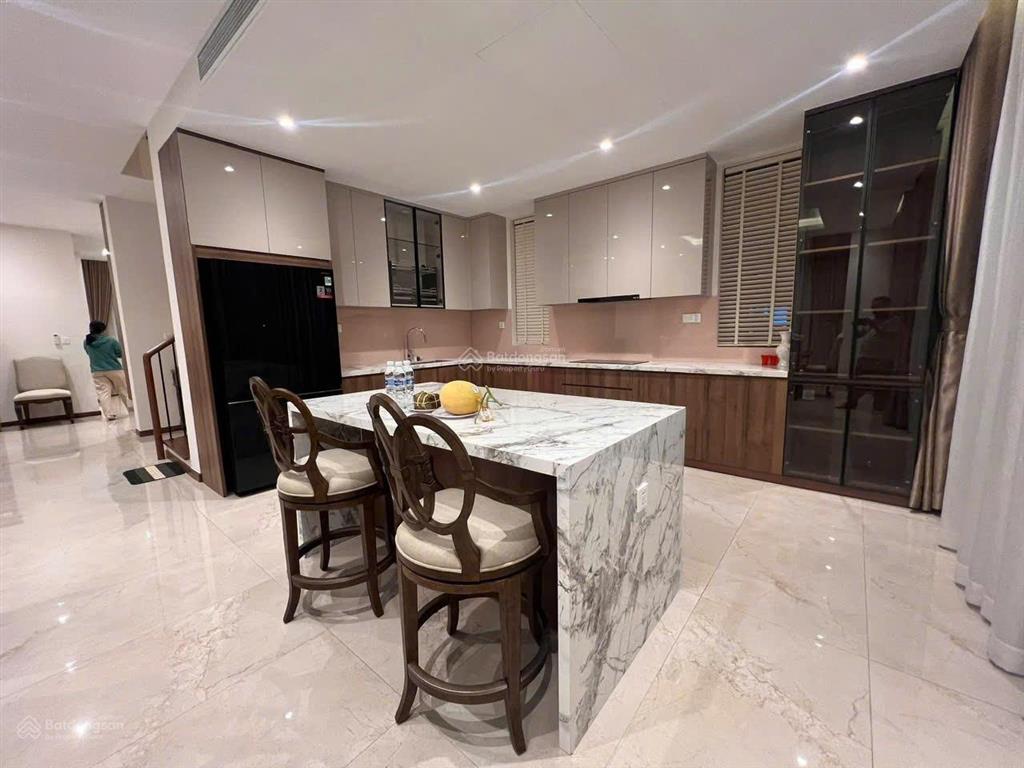 Chính chủ cho thuê biệt thự đơn lập cao cấp 2 mặt tiền khu vip gần bờ sông