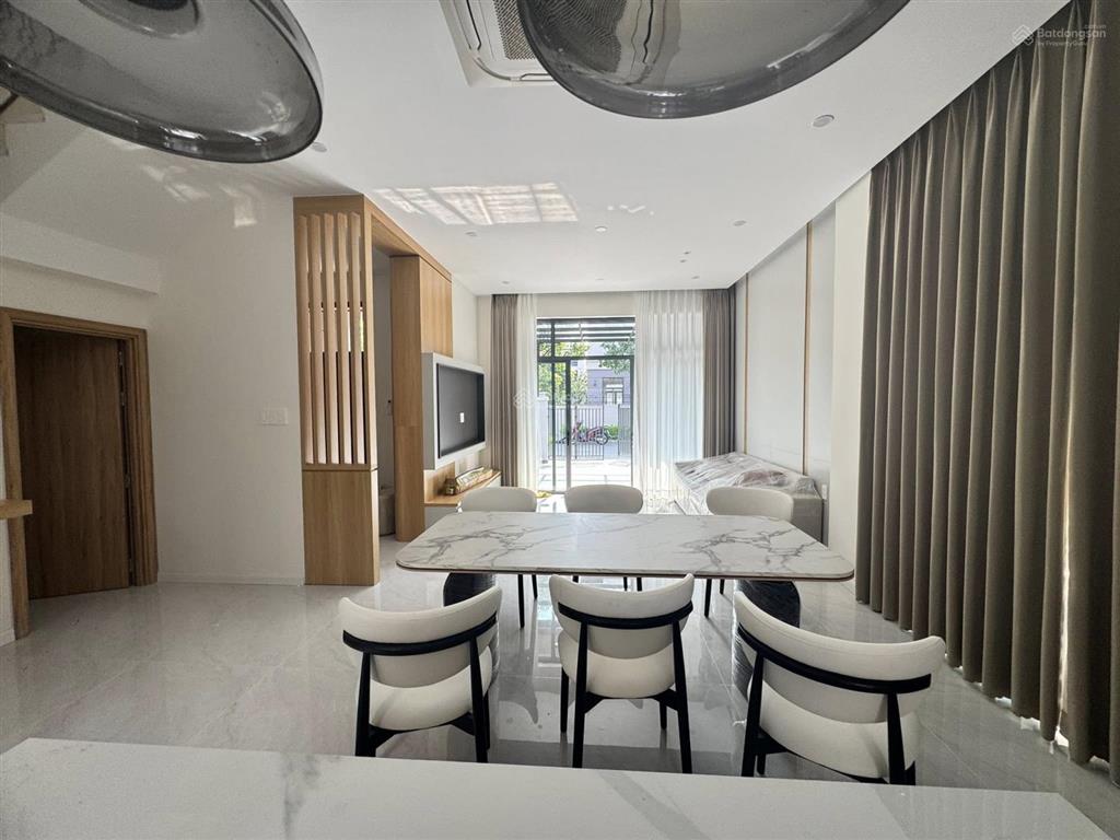 Cho thuê nhà phố căn góc zeitgeist gs metrocity full nội thất