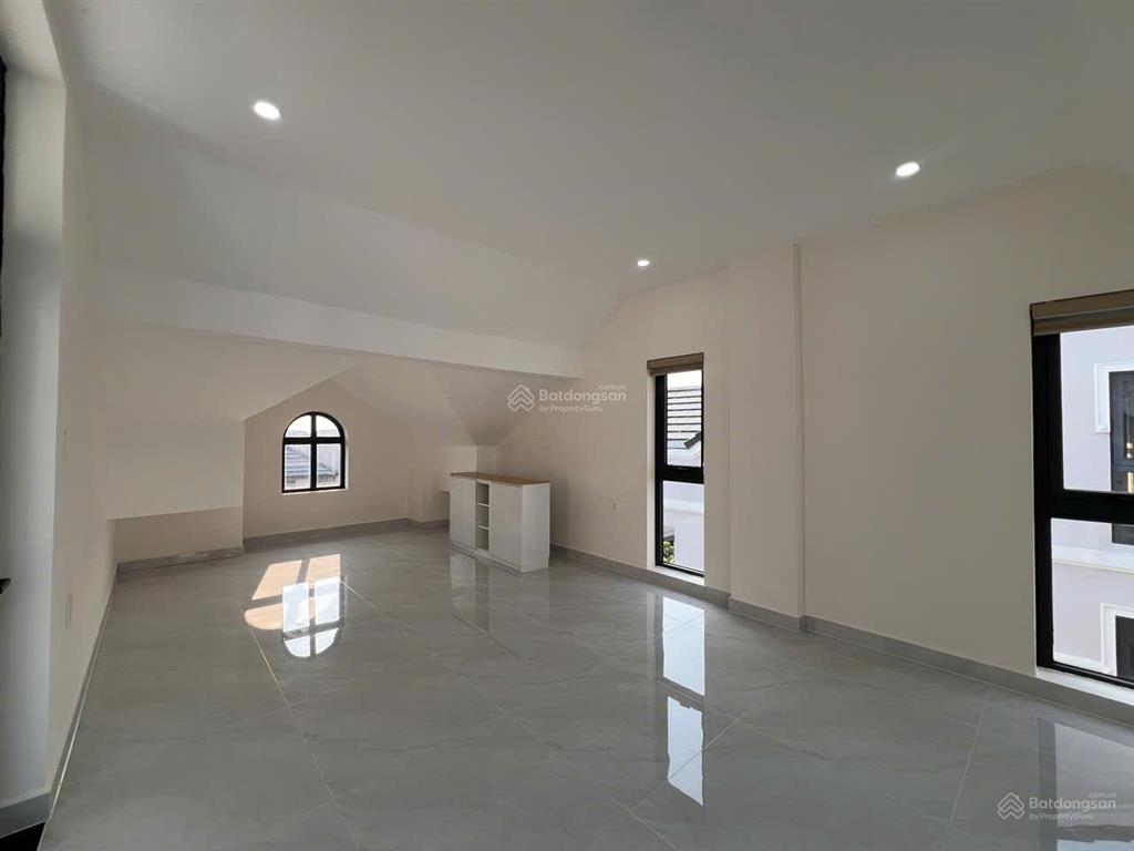 Cho thuê nhà phố căn góc zeitgeist gs metrocity full nội thất