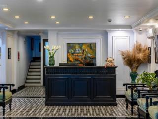 Bán nhanh khách sạn gần mon bay hòn gai  hạ long. 12 phòng. giá 2x tỷ