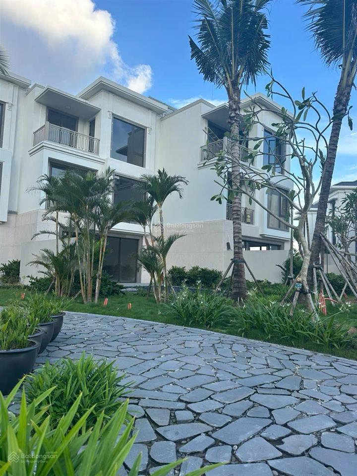 Bán biệt thự biển hồ tại bãi cháy sẵn sổ đỏ lâu dài.  0915 069 *** (nguyễn hương)