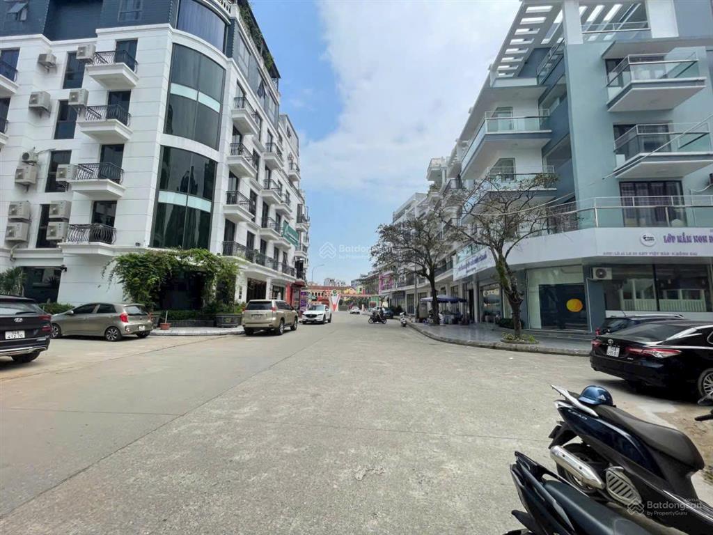Cần bán gấp căn góc nhà phố đường 25/4 hạ long.  0915 069 ***