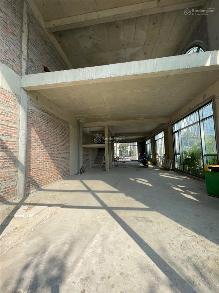 Bán gấp nhà mặt đường hoàng quốc việt bãi cháy  hạ long. đơn giá sàn 33tr/m2  0915 069 ***