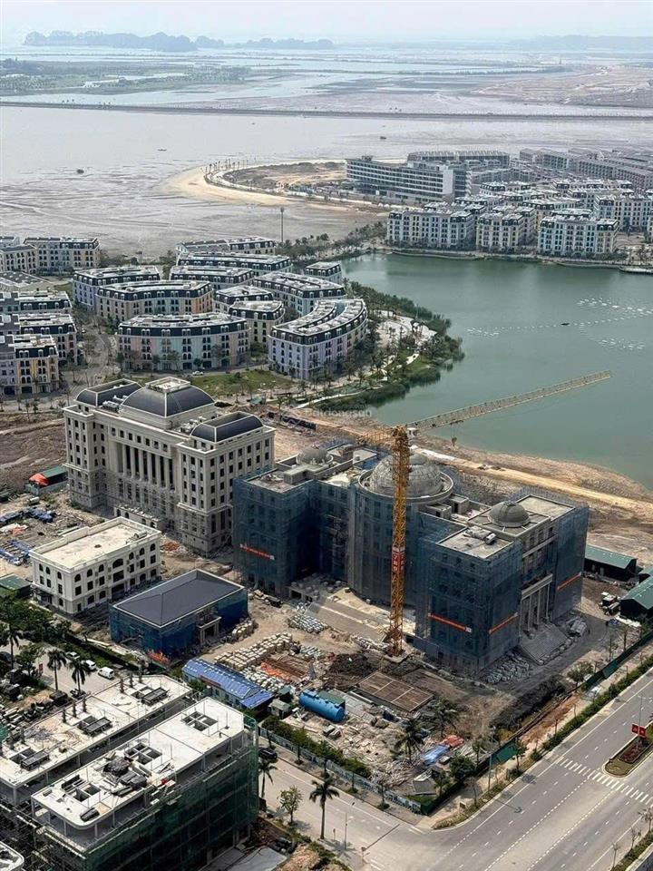 Bán gấp nhà mặt đường hoàng quốc việt bãi cháy  hạ long. đơn giá sàn 33tr/m2  0915 069 ***