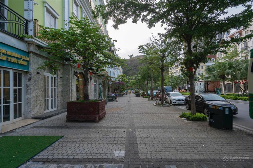 Bán gấp khách sạn tại tt bãi cháy hạ long 33 phòng. 0915 069 ***(e. hương)