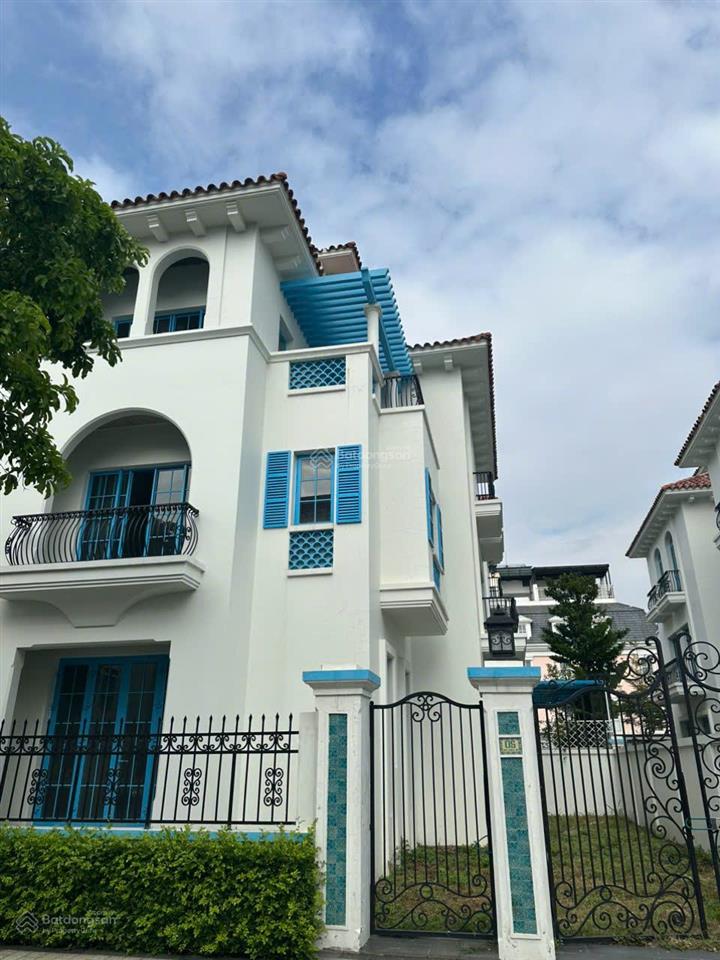 Bán biệt thự song lập biển tại bãi cháy hạ long chạm cát giá chỉ 14xtr/m.  e hương