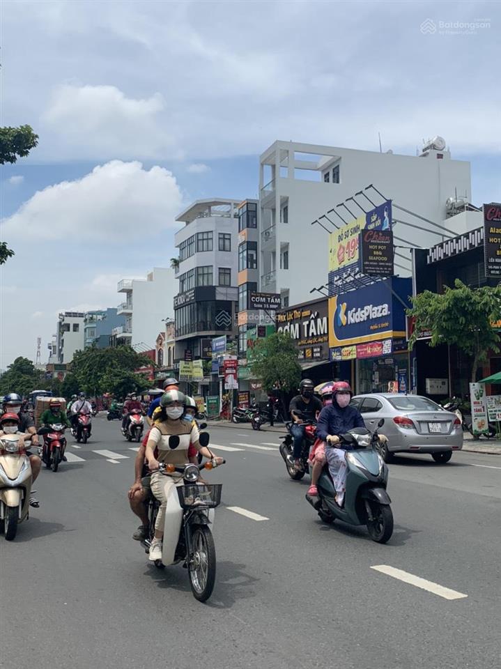 Cc bán nhà mt nguyễn văn nghi, dt 8x26m, 3 tầng, đct 62 triệu, giá 29 tỷ,  0919 818 *** gặp mr nam