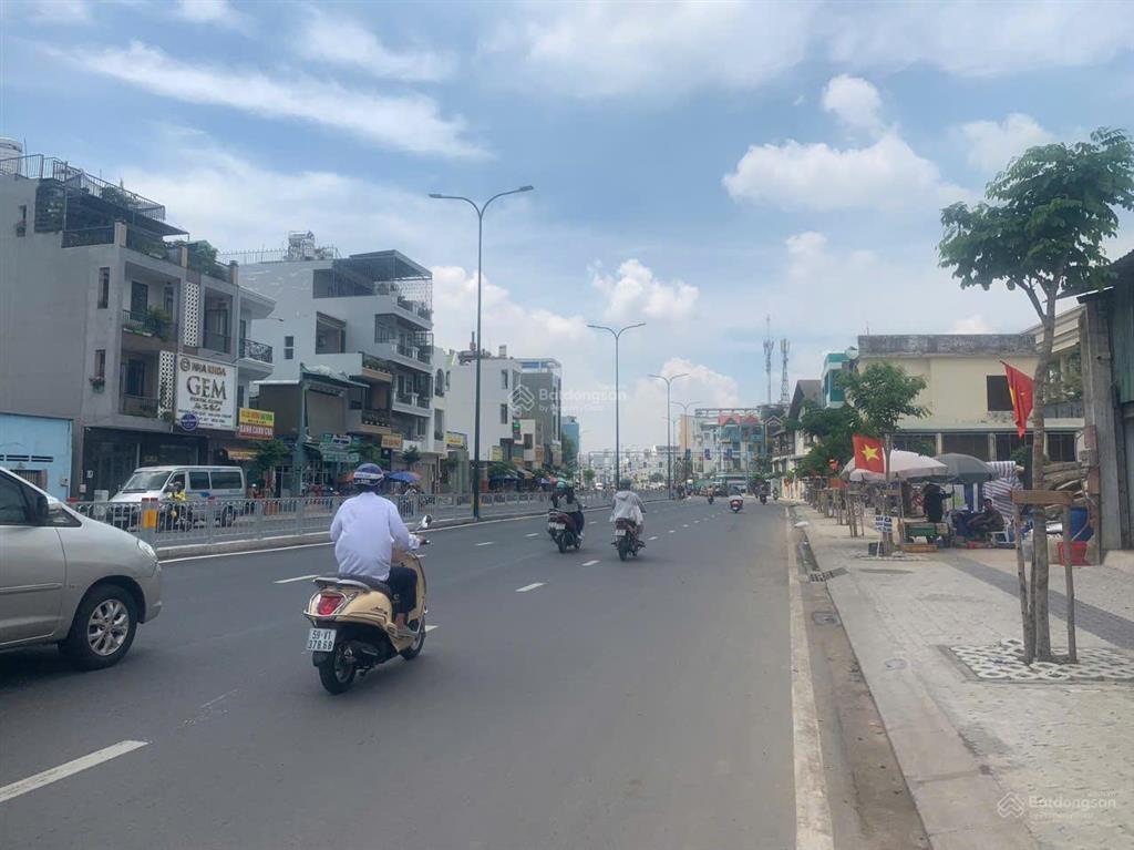 Cc bán nhà mt dương quảng hàm, dt 7,2x25m, 4 tầng, đct 65 triệu, giá 31 tỷ,  0919 818 *** nkn