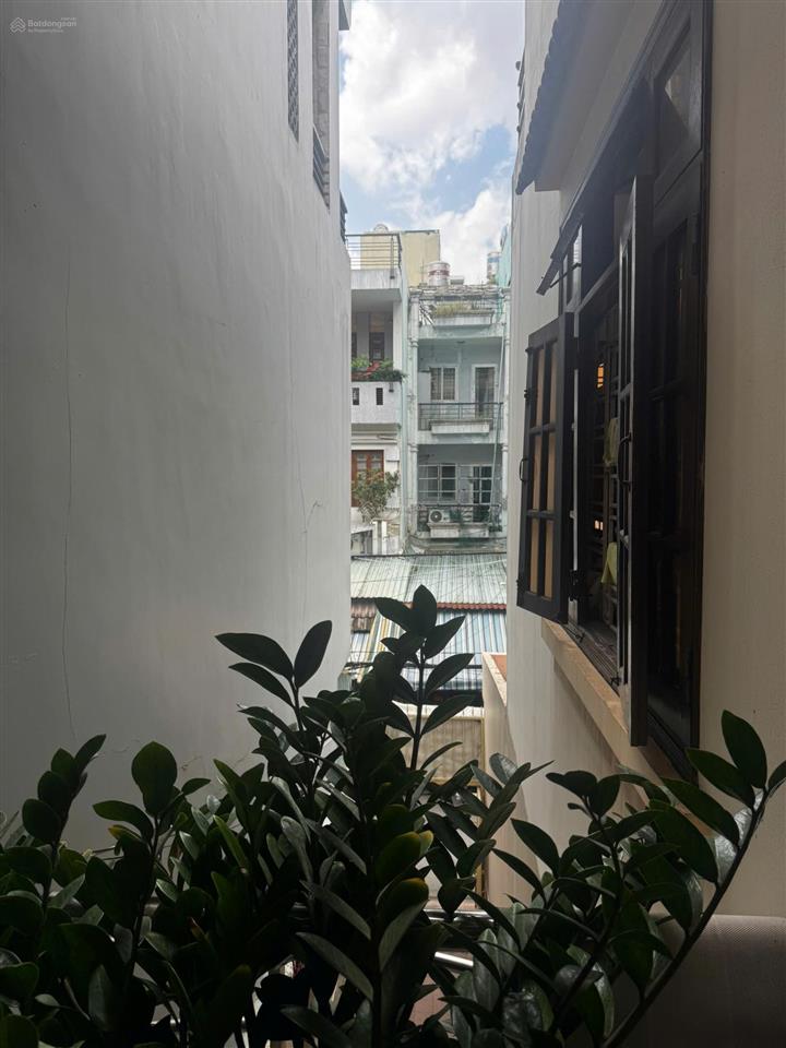 Cc bán nhà hxh lê thị hồng (hẻm chợ căn cứ 26), dt 6,2x18m, 4 tầng, giá 15,8 tỷ  0919 818 ***