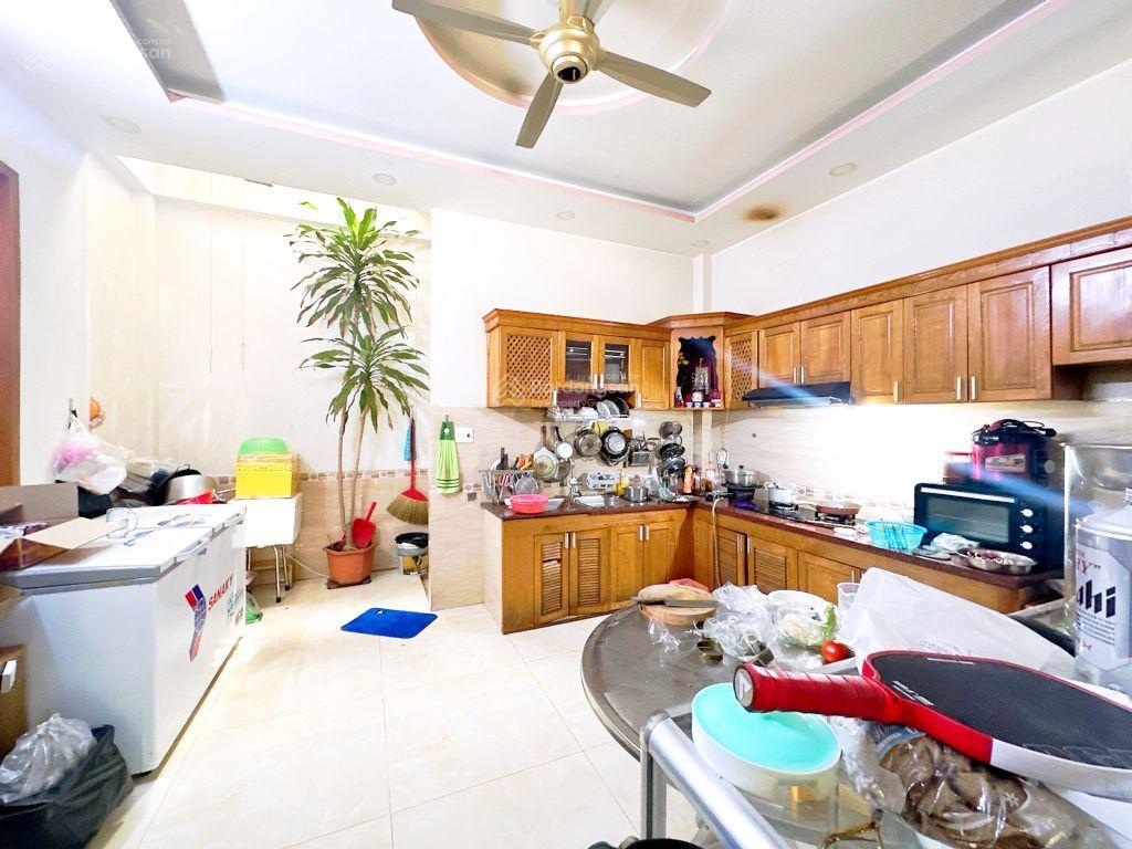 Chủ ngộp ngân hàng cần bán gấp nhà 70m2, 5 pn, mặt tiền kinh doanh  tthc dĩ an giá 9,5 tỷ còn tl.