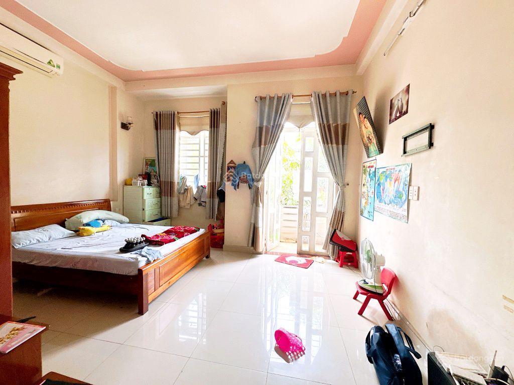 Chủ ngộp ngân hàng cần bán gấp nhà 70m2, 5 pn, mặt tiền kinh doanh  tthc dĩ an giá 9,5 tỷ còn tl.