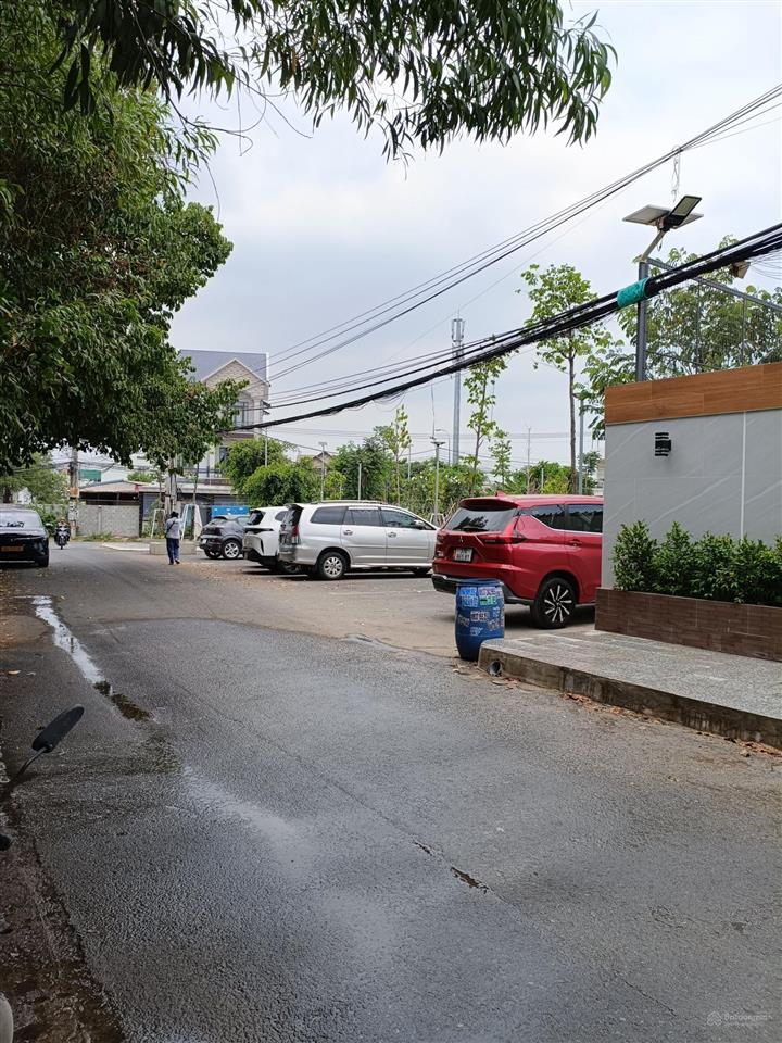 Hiếm chủ gấp bán giảm sâu chỉ 7,9 tỷ 202 m2 hẻm ô tô thông đông hoà, dĩ an