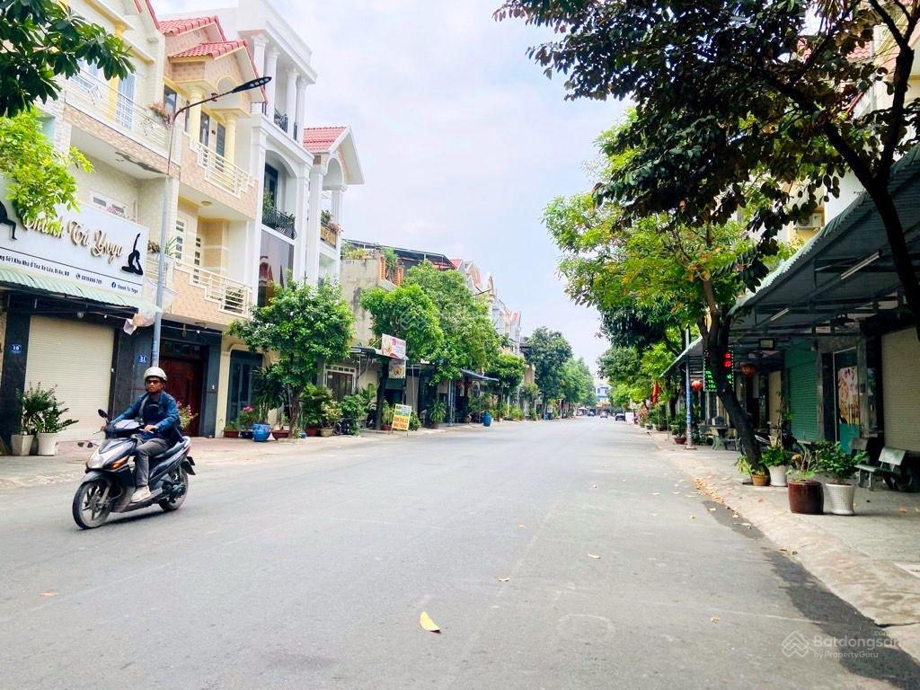 Hiếm chủ gấp bán giảm sâu nhà mtkdkdc toa xe lửa cạnh vin com dĩ an 75m2 nhỉnh 6 tỷ tl