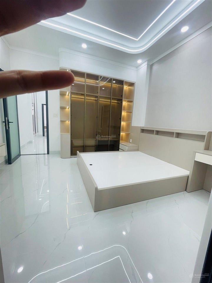 Cần bán gấp nhà trung tâm đông hòa 100m2, 3 tầng 4 phòng ngủ đường ô tô đỗ cửa chỉ 6,8 tỷ tl