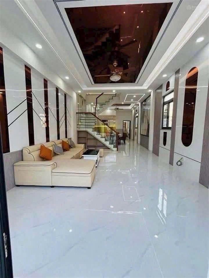 Cần bán gấp nhà trung tâm đông hòa 100m2, 3 tầng 4 phòng ngủ đường ô tô đỗ cửa chỉ 6,8 tỷ tl