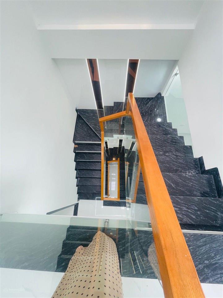 Cần bán gấp nhà trung tâm đông hòa 100m2, 3 tầng 4 phòng ngủ đường ô tô đỗ cửa chỉ 6,8 tỷ tl