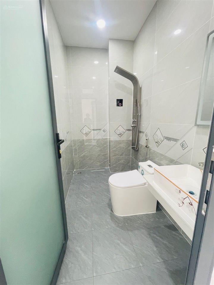Cần bán gấp nhà trung tâm đông hòa 100m2, 3 tầng 4 phòng ngủ đường ô tô đỗ cửa chỉ 6,8 tỷ tl