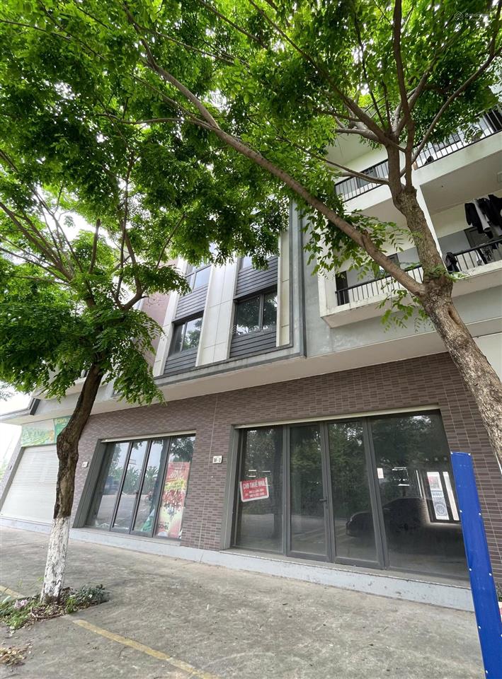 Bán shophouse beomes đối diện sân bóng, kinh doanh đắc địa