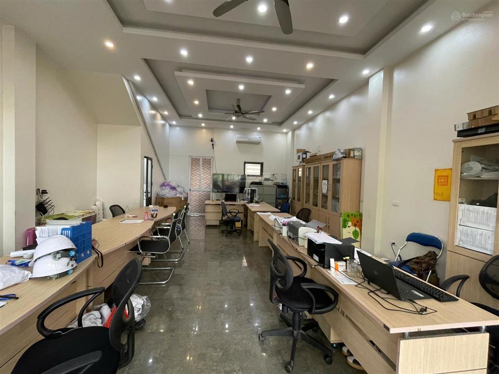 Bán shophouse beomes đối diện sân bóng, kinh doanh đắc địa