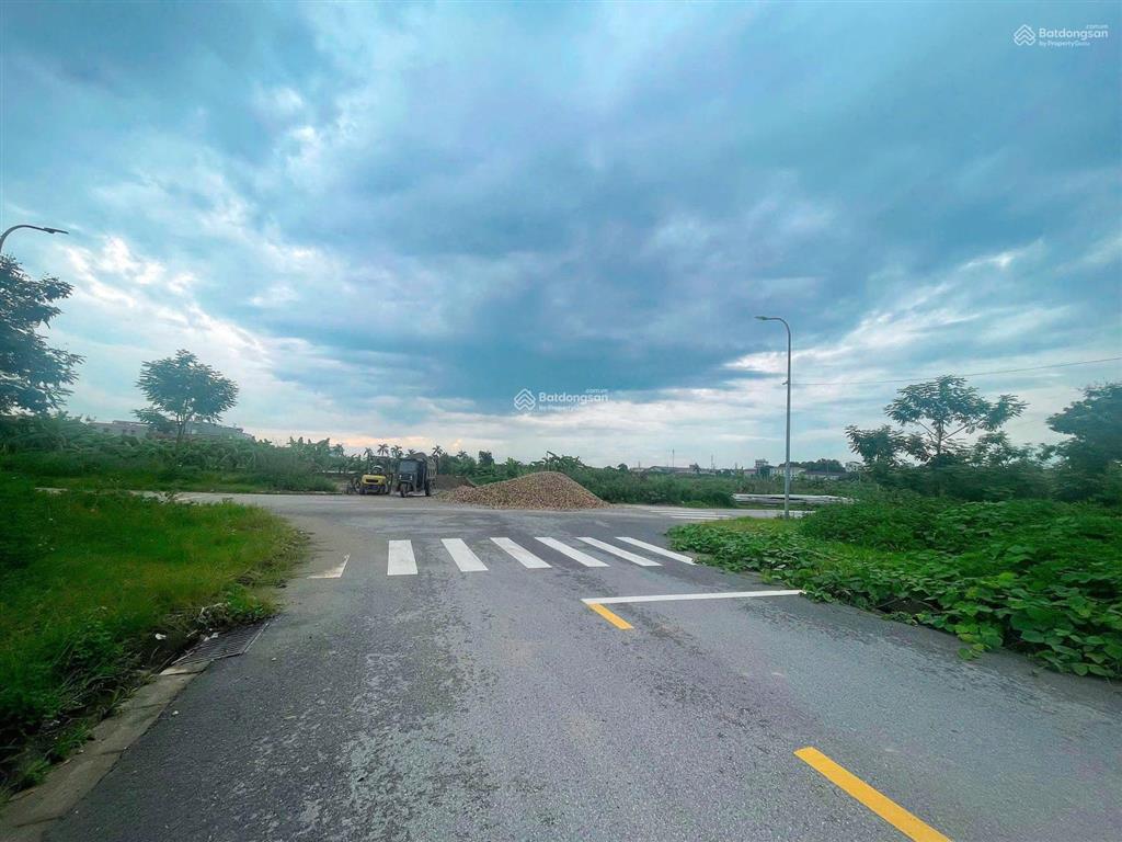 Chuyển nhượng gấp lô đất đắc địa tại đại đồng  giá chỉ 5,2 tỷ sẵn sổ