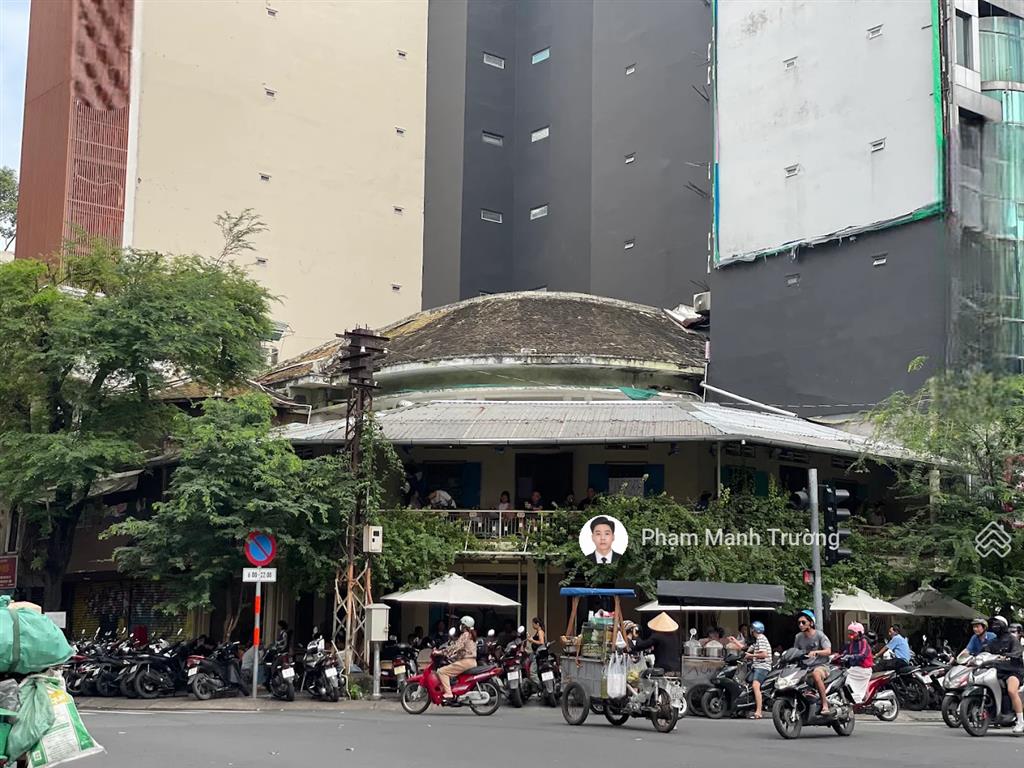 Góc 2mt đinh tiên hoàng q1  14.3 x 26m  thuê 350 triệu / tháng  gía bán 100 tỷ