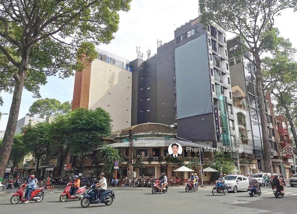 Góc 2mt đinh tiên hoàng q1  14.3 x 26m  thuê 350 triệu / tháng  gía bán 100 tỷ
