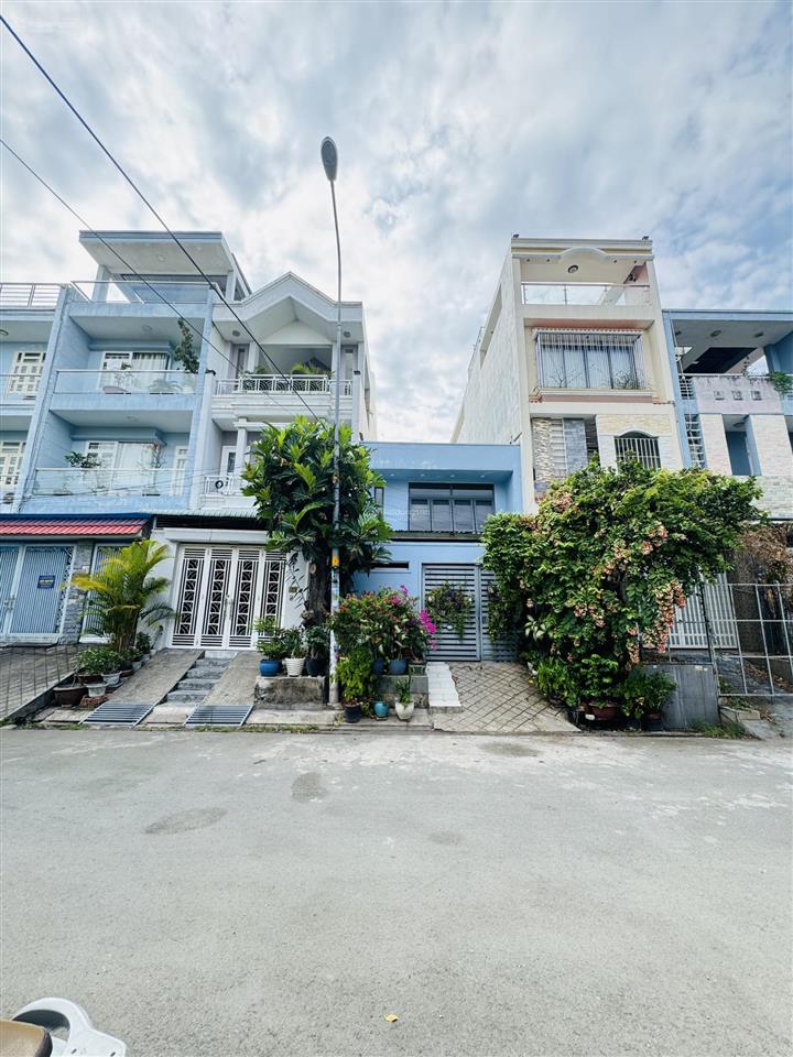 Bán nhà 100m2 sát bên bến xe quận 8, khu phân lô, đường 10m, ko lg, ko qh, 5,75 tỷ