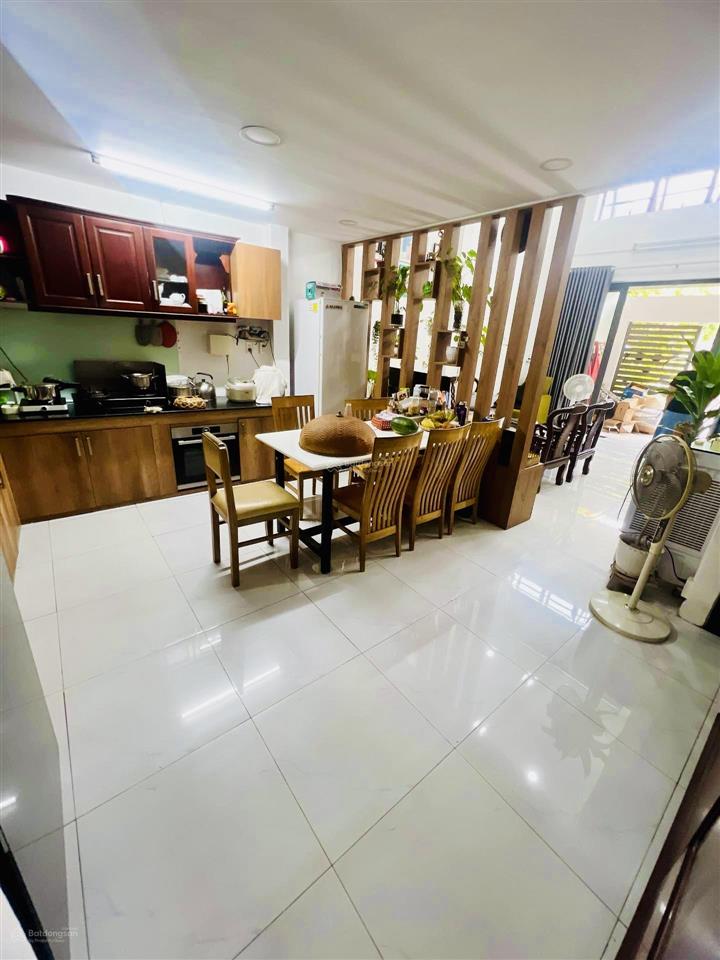 Bán nhà 100m2 sát bên bến xe quận 8, khu phân lô, đường 10m, ko lg, ko qh, 5,75 tỷ