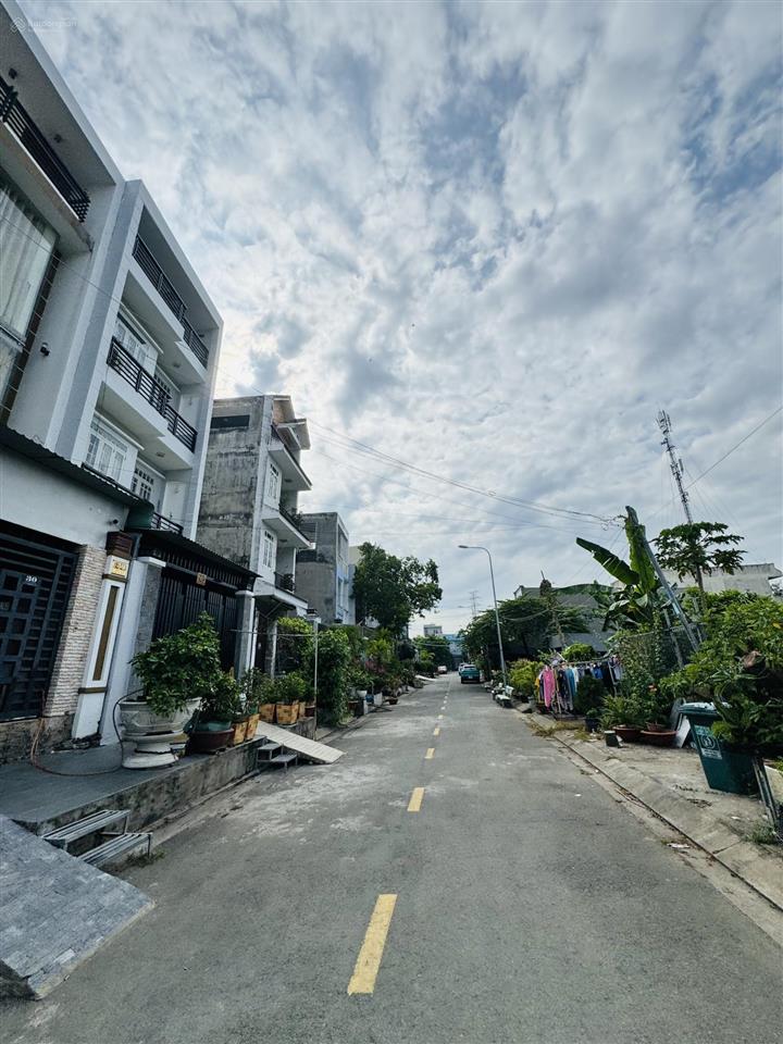 Bán nhà 100m2 sát bên bến xe quận 8, khu phân lô, đường 10m, ko lg, ko qh, 5,75 tỷ