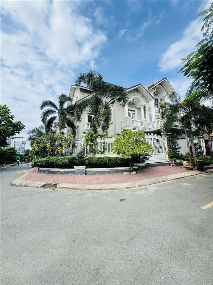 Bán nhà 100m2 sát bên bến xe quận 8, khu phân lô, đường 10m, ko lg, ko qh, 5,75 tỷ