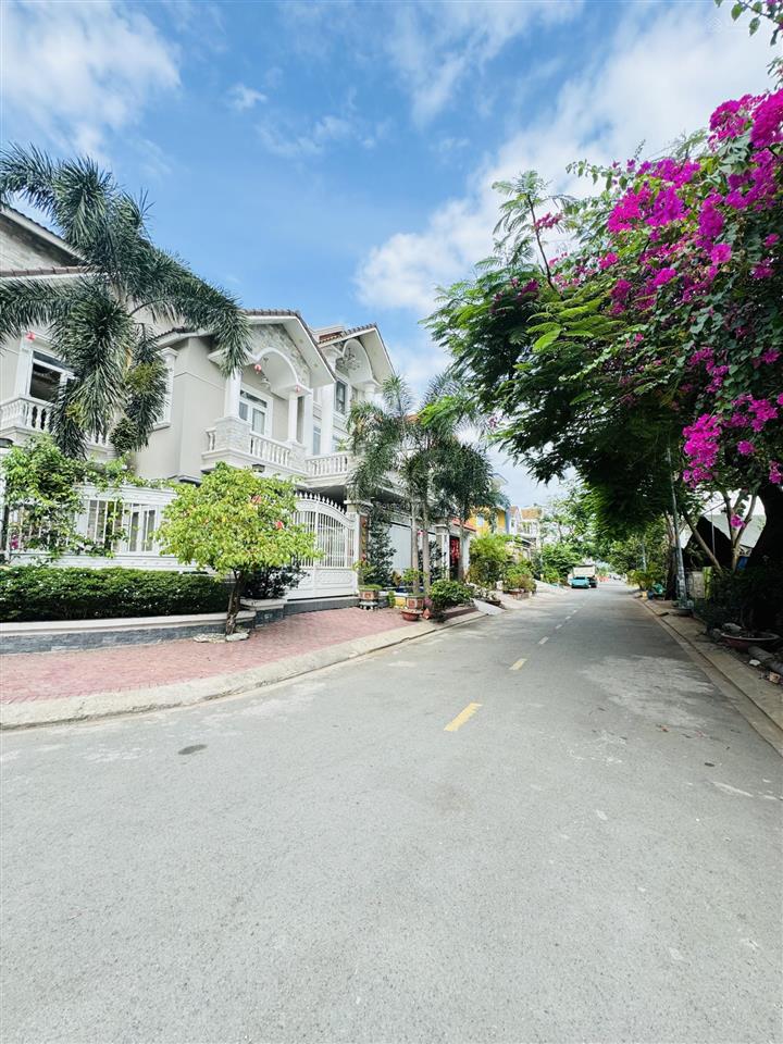 Bán nhà 100m2 sát bên bến xe quận 8, khu phân lô, đường 10m, ko lg, ko qh, 5,75 tỷ