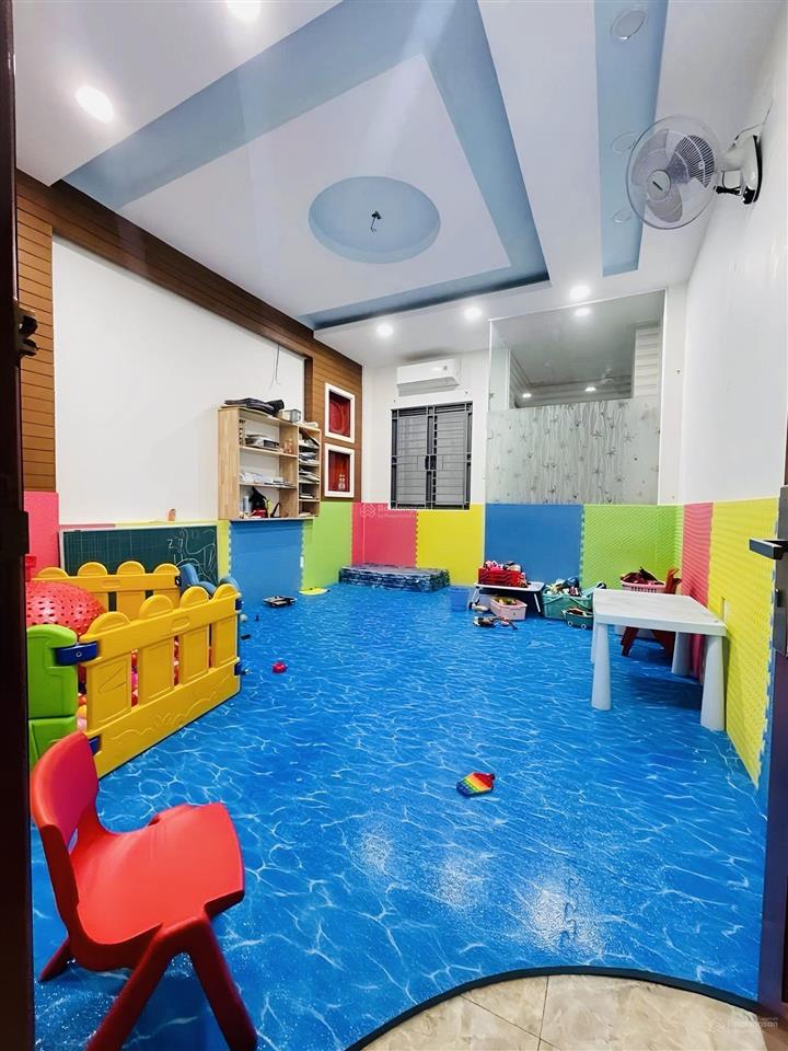 Độc lập  tân phú  79.5m2 x 4 tầng  5pn  full nội thất  chỉ 9 tỷ 5 tl