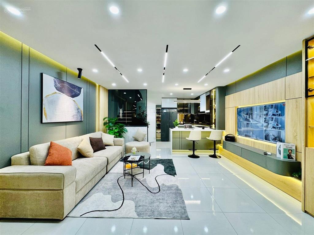Hàng hiếm! sát siêu thị emart phạm văn đồng "4.5x18m" hẻm 12m xe hơi tránh 4 tầng chỉ 12.5 tỷ