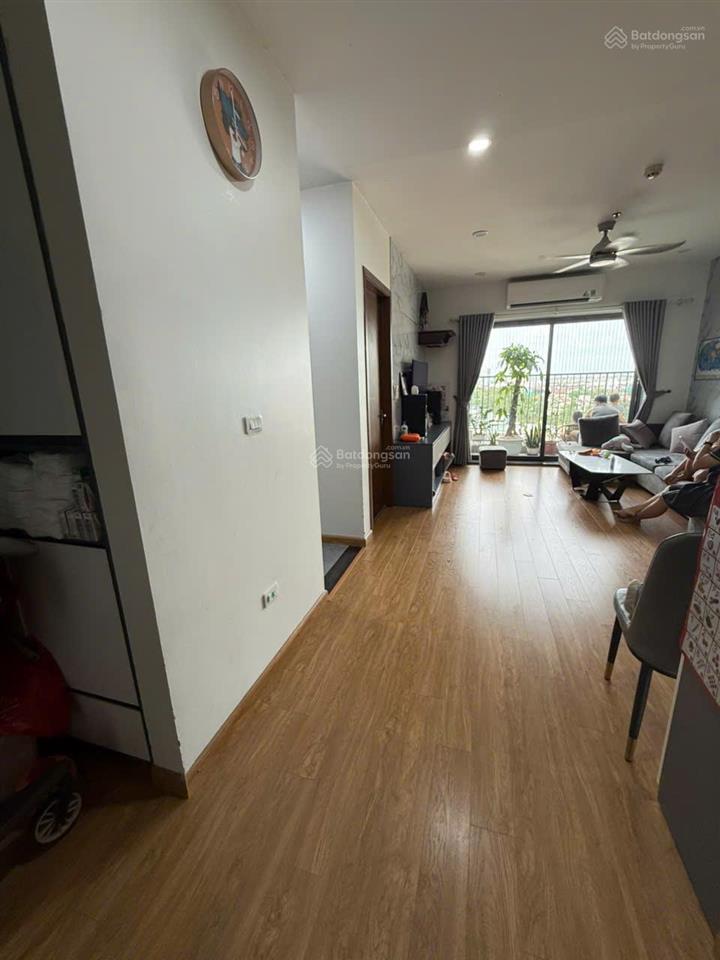 Gia đình cần bán căn 83m2 giá 6.5x tỷ  đầy đủ đồ view sang vinhomes riverside 0588 090 ***