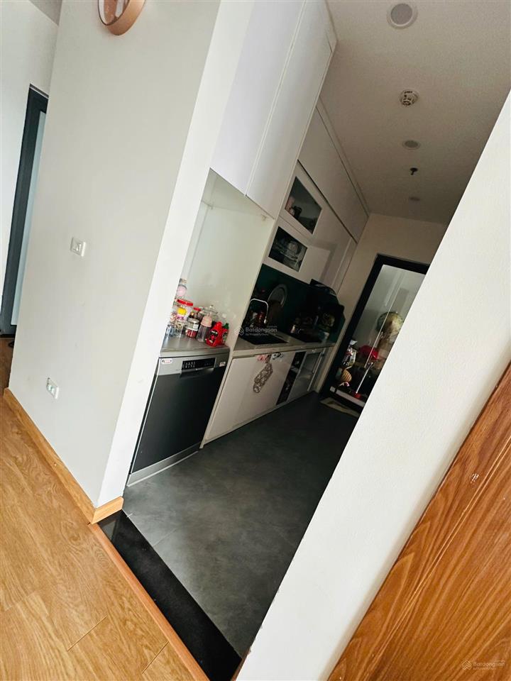Gia đình cần bán căn 83m2 giá 6.5x tỷ  đầy đủ đồ view sang vinhomes riverside 0588 090 ***