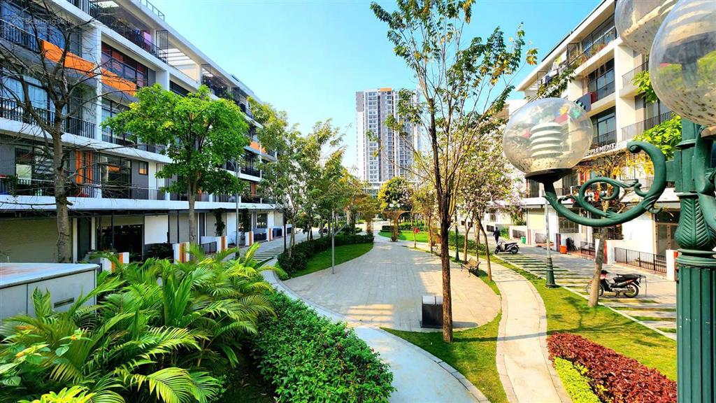 Bán căn 74m2 bình minh garden, bc đông nam, full đồ tầng cao giá bán 5,85 tỷ  0588 090 ***