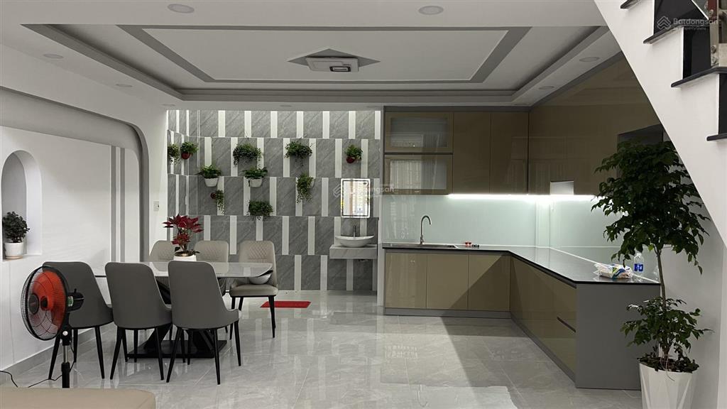 Gần lê thúc hoạch 58m2( 5,3 x 11) 4 tầng 4pn chỉ nhỉnh 6 tỷ hxh thông khu đồng bộ an ninh