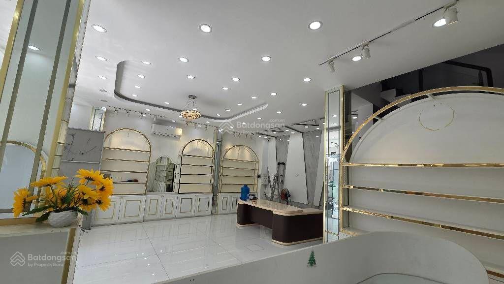 Mặt tiền kinh doanh 8m 80m² chỉ hơn 7 tỷ 4 tầng khu dân cư đông đúc gần chợ  trường học