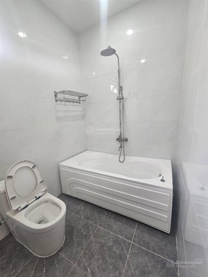 Chủ gấp bán 3 tầng 70m2 chỉ nhỉnh 5 tỷ đường nhựa 8m  khu phân lô gần trường tiểu học